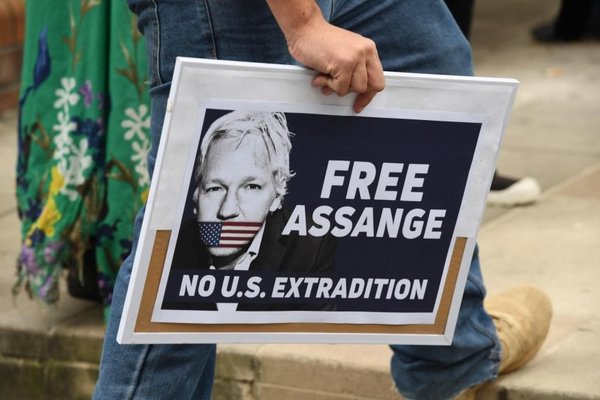 ONU pide que se garantice derecho de Assange a juicio justo - Internacionales - ABC Color