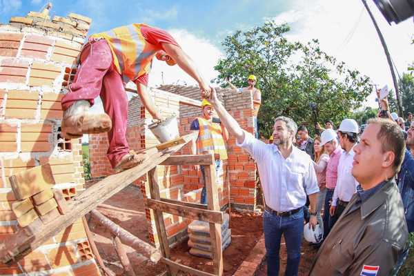 Presidente verificó viviendas y rehabilitó puesto de salud en Salto del Guairá | .::Agencia IP::.