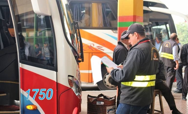 HOY / Horario libre de buses desde martes 16 y habrá 104 'espías' para controlar a transportistas