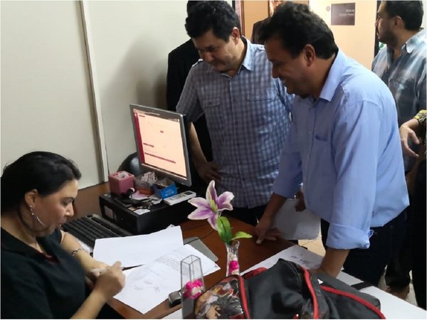 CDE: Ex titular de la Junta denuncia por usurpación a nuevo designado | Paraguay en Noticias
