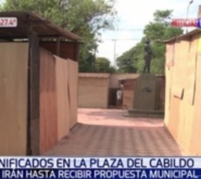Ni Policía ni comuna autorizaron que damnificados estén en plaza - Paraguay.com