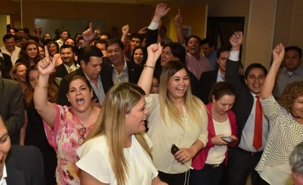 HOY / Menos médicos y otros con tareas imprescindibles, asueto de estatales desde miércoles