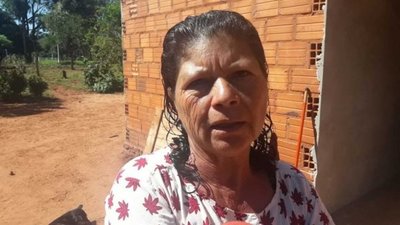 Comisario minimiza maltrato a mujer que fue golpeada con un palo por su vecino » Ñanduti