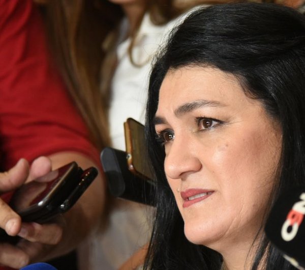 Nancy Ovelar: "El sector educativo no es un lugar para improvisar" » Ñanduti