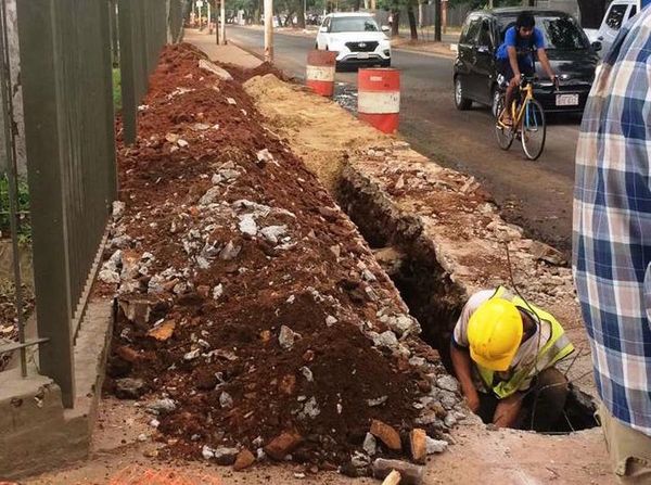 Continúa obra de alcantarillado sanitario en zona de la UNA | Paraguay en Noticias 