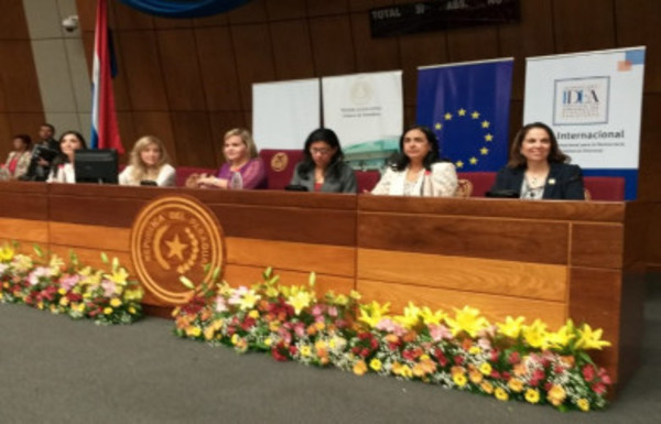 Lanzan oficialmente la Academia de Formación para Mujeres Políticas - Radio 1000 AM
