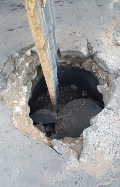 Peligroso cráter en zona concurrida - Cronicas Ciudadanas - ABC Color