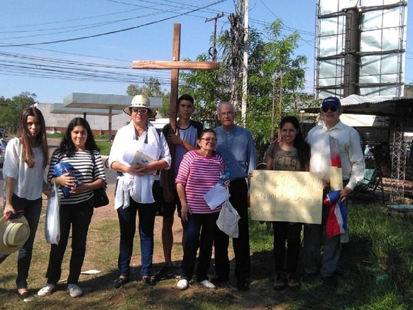 Sanlorenzanos en viacrucis piden la imputación de Albino Ferrer | Paraguay en Noticias