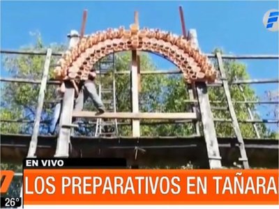 El retablo de imágenes de santos va tomando forma en Tañarandy