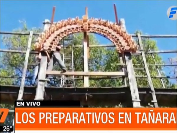 El retablo de imágenes de santos va tomando forma en Tañarandy