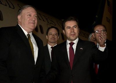 Mike Pompeo arribó a Paraguay para visita oficial