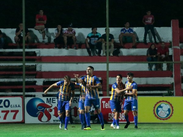 Luqueño golea a San Lorenzo y le escapa al descenso