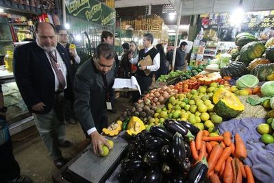 El FMI proyecta un encarecimiento de la canasta local de 3,6%
