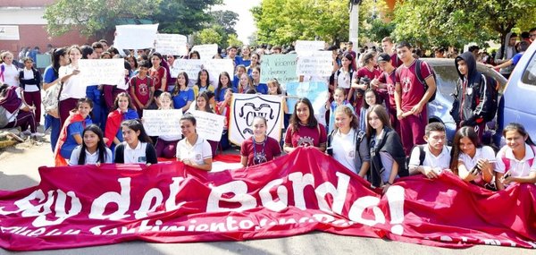 Amenazan con toma de colegios tras días santos si sigue falta de rubros - Edicion Impresa - ABC Color