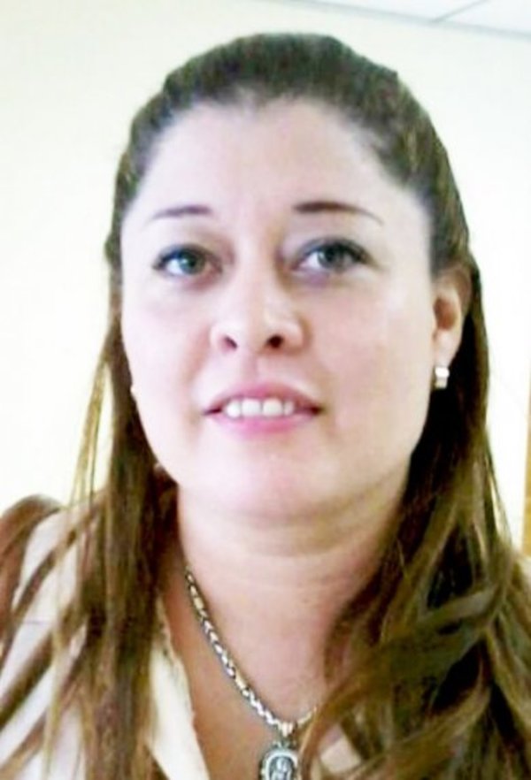 Imputan a funcionaria por filtraciones - Edicion Impresa - ABC Color