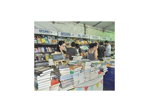 Ferias de libros en Turista Róga y Villa Morra proponen variadas actividades