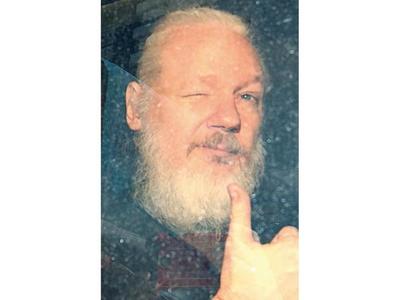 Assange teme recibir decenas de años de cárcel si lo extraditan