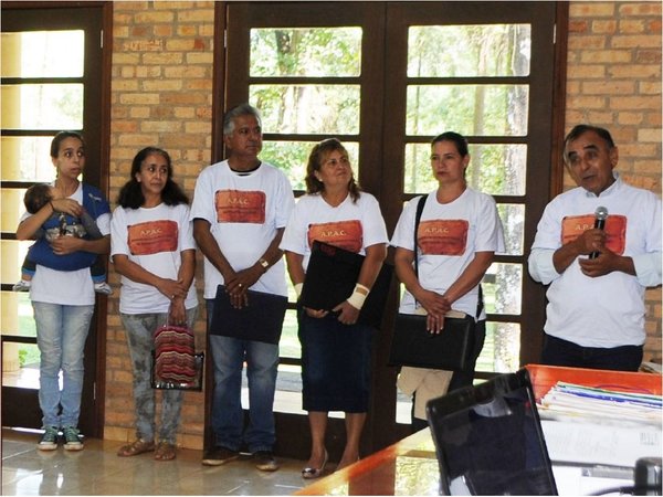 Artesanos piden lugar para exponer sus obras en el microcentro de CDE