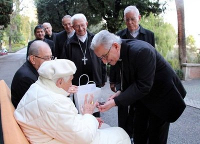 Texto de Benedicto XVI sobre abusos reabre debate sobre “dos papas” - Internacionales - ABC Color