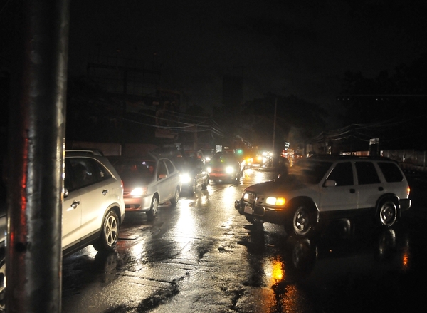 Caos y oscuridad en área metropolitana - ADN Paraguayo