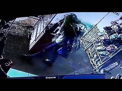 Vendedor de palmas quería un celular por pascuas y le salió mal