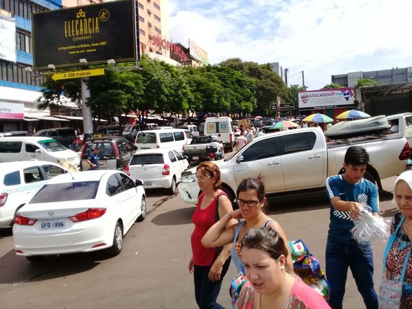 Ventas siguen escasas en el Este y crisis obliga a varias tiendas a cerrar puertas - ADN Paraguayo