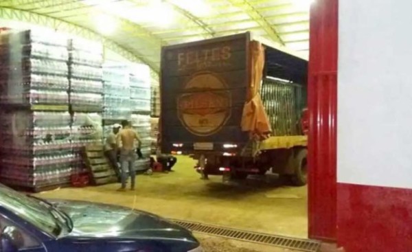 Policía y dos mujeres imputados por robo a distribuidora