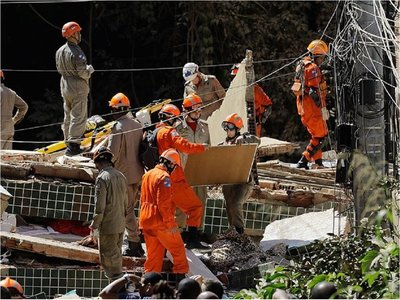 Siete muertos tras derrumbarse dos edificios en Río de Janeiro