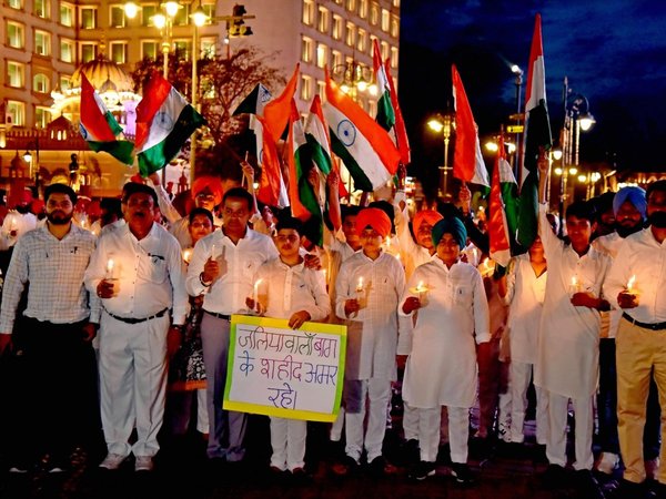 La India recuerda 100 años de la masacre que cambió a Gandhi