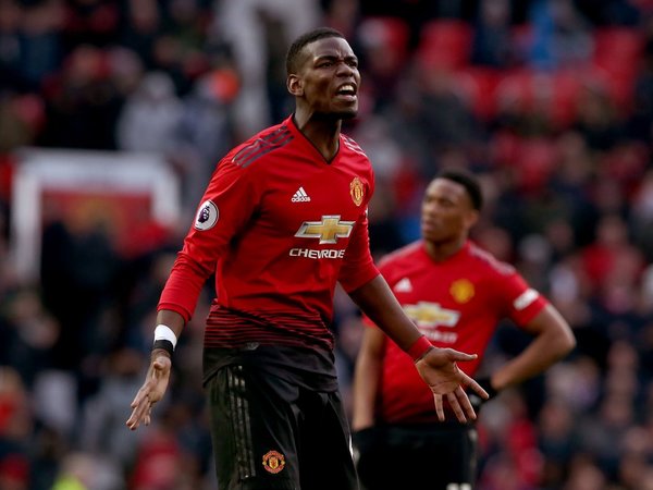 Manchester United gana y sigue en la lucha por Europa