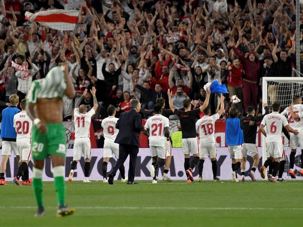 El Sevilla se acerca a 'Champions' por su pegada y deja tocado al Betis