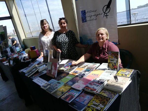 Escritoras Paraguayas Asociadas exponen obras en la Costanera | Paraguay en Noticias