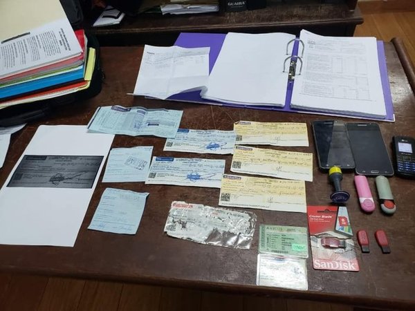 Impiden el cobro de G. 900 millones con cheques clonados - Nacionales - ABC Color