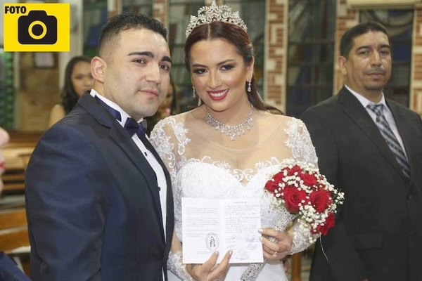 APÚROPE ¿Ex modelo se casó embarazada?