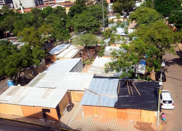 Ribereños deben iniciar el despeje de la plaza, pero ocupantes aumentan - Edicion Impresa - ABC Color