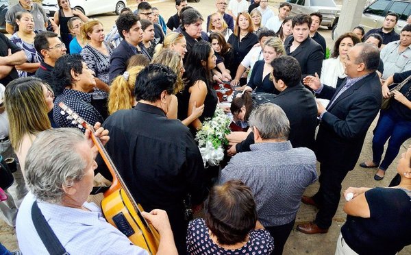 Con aplausos, dieron ayer el último adiós a López Simón - Edicion Impresa - ABC Color