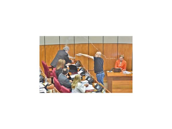 Cuestionados senadores fueron los jueces del polémico Payo Cubas