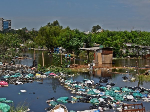 Alertan sobre peligrosas favelas en bañados si postergan Franja Costera
