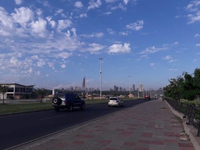 Domingo caluroso con probables lluvias en todo el país
