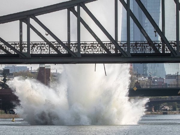 Detonan una bomba de la Segunda Guerra Mundial en Alemania