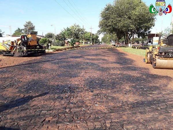 Itaipú asfalta calles de la zona urbana de Tavapy - ADN Paraguayo