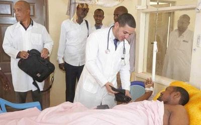 Cuba “se esfuerza” por retorno de sus médicos secuestrados en Kenia, dice presidente