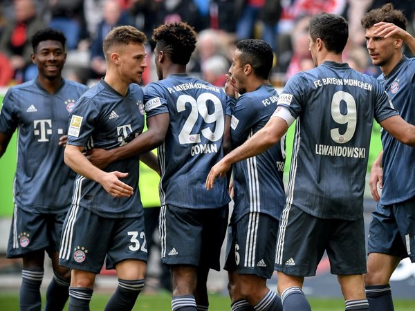 Bayern golea y sigue líder pero pierde a Neuer por lesión