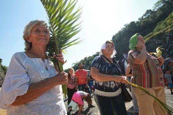 Representan entrada de Jesús a Jerusalén, en el Cerro Ñemby | Paraguay en Noticias