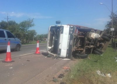 Choque y posterior vuelco en Ypacaraí | Paraguay en Noticias 