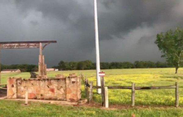 Al menos tres muertos por el paso de tornados en el sur de EE.UU. - Radio 1000 AM