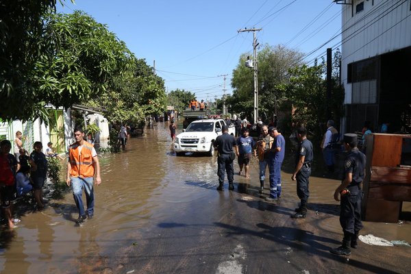 Asisten a familias afectadas por caída de muro de contención en Sajonia | .::Agencia IP::.