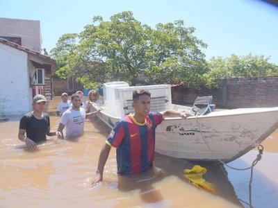 Cede muro de contención y agua avanza sobre viviendas en Sajonia | Paraguay en Noticias 