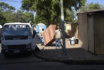 Abandonan plaza del Cabildo | Paraguay en Noticias 