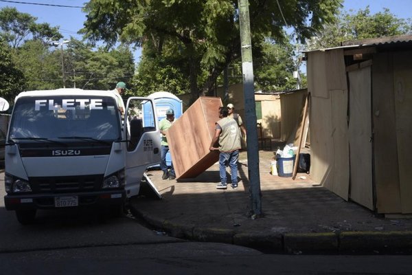 Abandonan plaza del Cabildo | Paraguay en Noticias